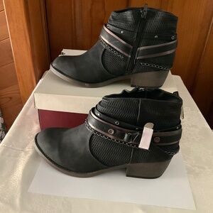 * SO® Redbud Women's Ankle Boots Black Size 10 NWT in box